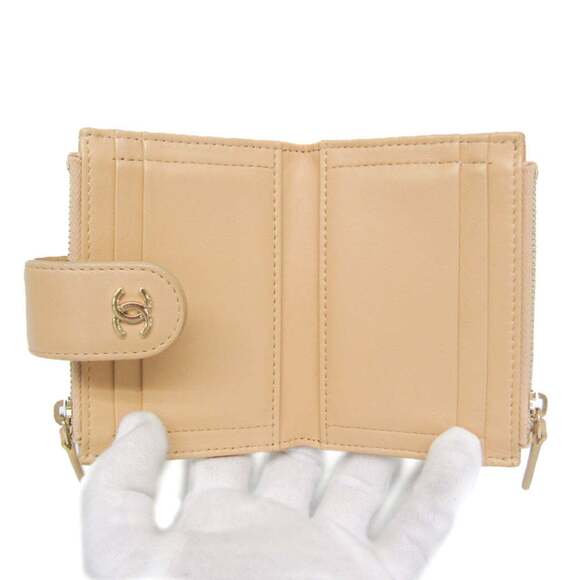 CHANEL Cream Leather Wallet